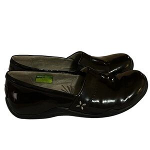 Ahnu Jackie Black Patent Leather Shoes Sz 7